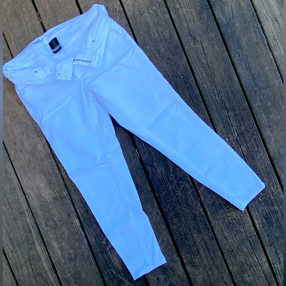 Stretchy White Denim Skinny Jeans